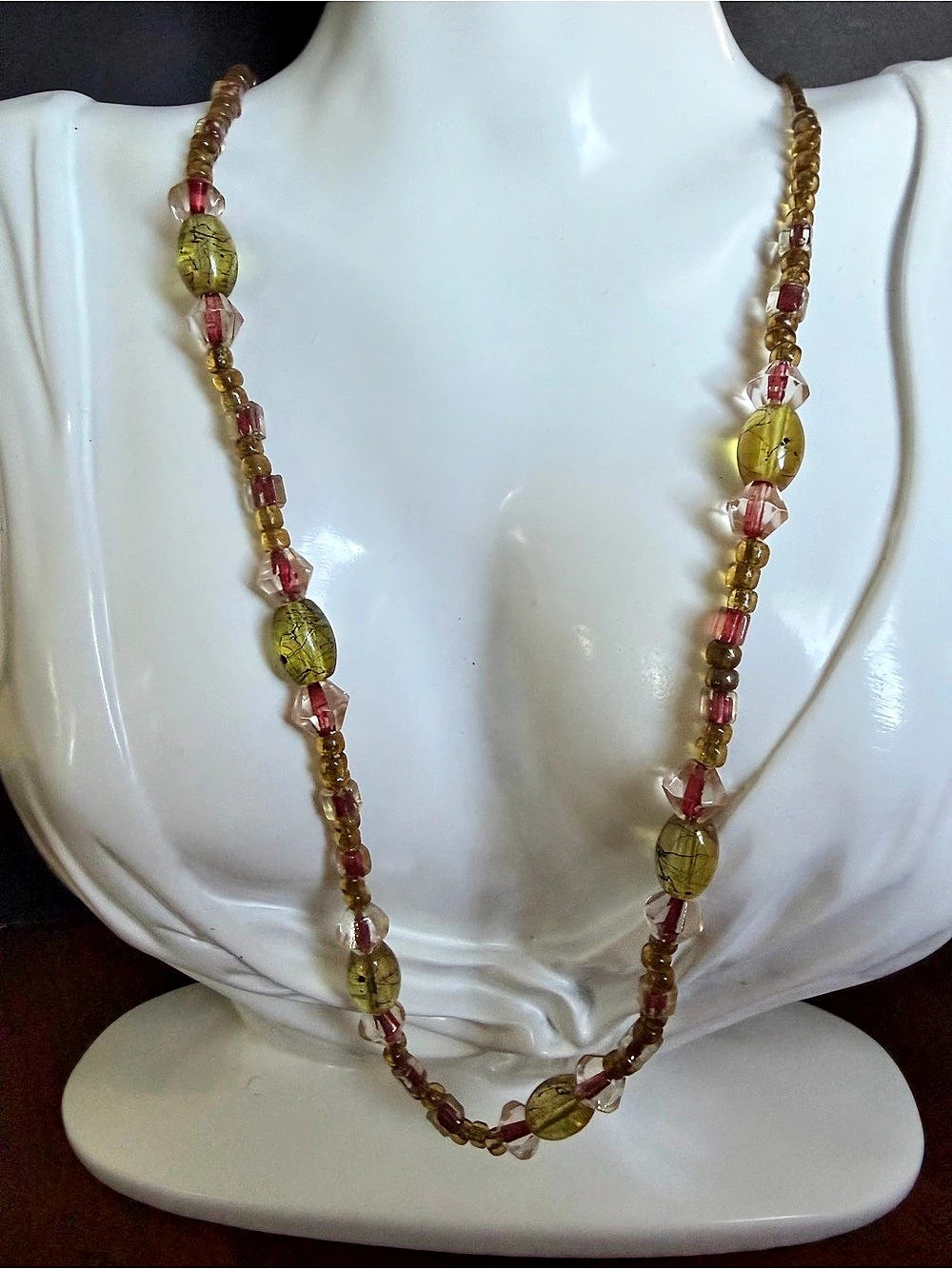 Beaded Necklace in Gold & Pink Like New